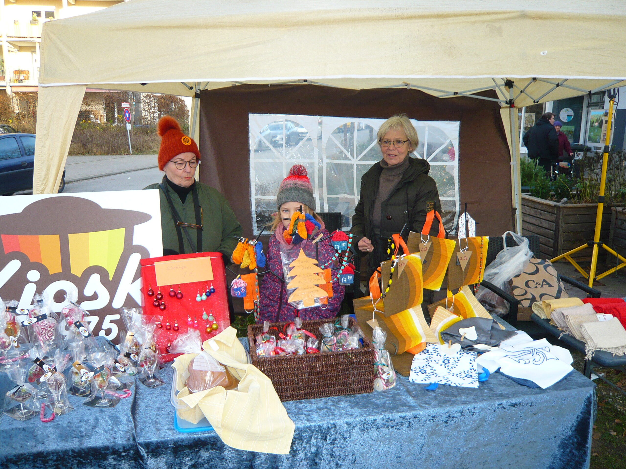 Du betrachtest gerade Vormerken: Unser Weihnachtsmarkt am 14. Dezember – wer mag noch selbstgemachte Dinge verkaufen?